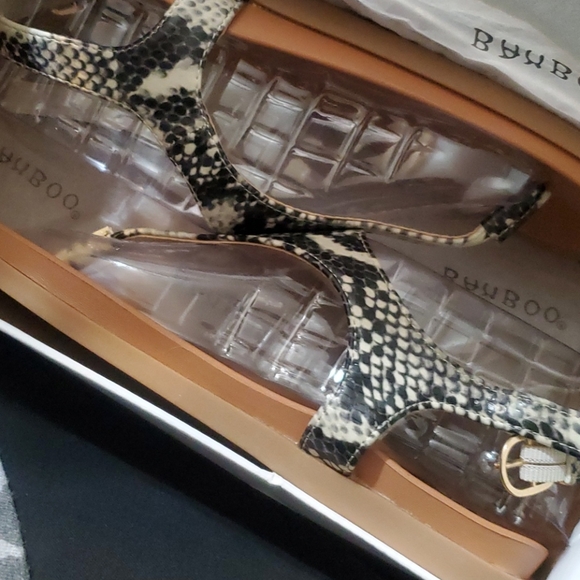 Vegan Leather Thong Snake Print Comfort Sandals - Picture 3 of 3